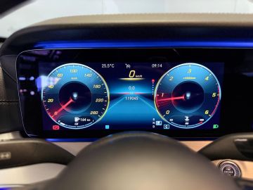 Mercedes-Benz E-Klasse 220D AMG STYLING-FACELIFT-360 CAMERA-SFEERVERLICHTING-WIDESCREEN-