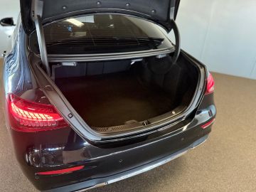 Mercedes-Benz E-Klasse 220D AMG STYLING-FACELIFT-360 CAMERA-SFEERVERLICHTING-WIDESCREEN-