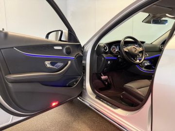Mercedes-Benz E-Klasse 200 Avantgarde Ambition-MULTIBEAM-TREKHAAK-SFEERVERLICHTING-DODEH