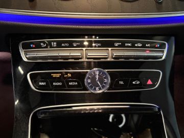 Mercedes-Benz E-Klasse 200 Avantgarde Ambition-MULTIBEAM-TREKHAAK-SFEERVERLICHTING-DODEH