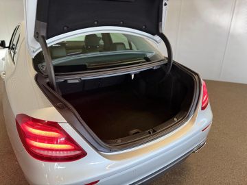 Mercedes-Benz E-Klasse 200 Avantgarde Ambition-MULTIBEAM-TREKHAAK-SFEERVERLICHTING-DODEH