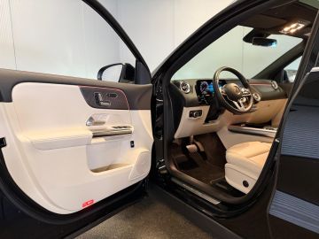 Mercedes-Benz EQA 250 Business Solution Luxury 67 kWh-SOH 98%-MEMORY-PANORAMA-TREKH