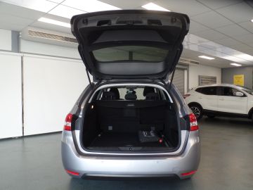 Peugeot 308 SW 1.2 PureTech Blue Lease Executive Panodak, Navigatie, Clima co