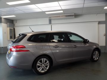 Peugeot 308 SW 1.2 PureTech Blue Lease Executive Panodak, Navigatie, Clima co