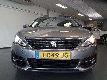 Peugeot 308 SW 1.2 PureTech Blue Lease Executive Panodak, Navigatie, Clima co