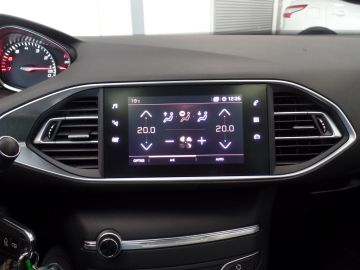 Peugeot 308 SW 1.2 PureTech Blue Lease Executive Panodak, Navigatie, Clima co