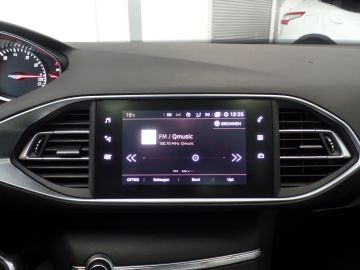 Peugeot 308 SW 1.2 PureTech Blue Lease Executive Panodak, Navigatie, Clima co