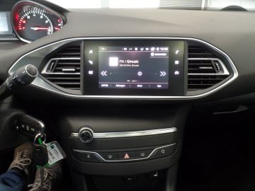 Peugeot 308 SW 1.2 PureTech Blue Lease Executive Panodak, Navigatie, Clima co