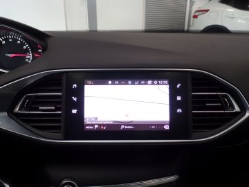 Peugeot 308 SW 1.2 PureTech Blue Lease Executive Panodak, Navigatie, Clima co