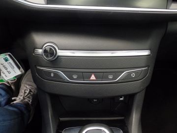 Peugeot 308 SW 1.2 PureTech Blue Lease Executive Panodak, Navigatie, Clima co