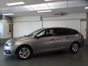 Peugeot 308 SW 1.2 PureTech Blue Lease Executive Panodak, Navigatie, Clima co