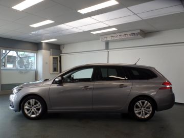 Peugeot 308 SW 1.2 PureTech Blue Lease Executive Panodak, Navigatie, Clima co