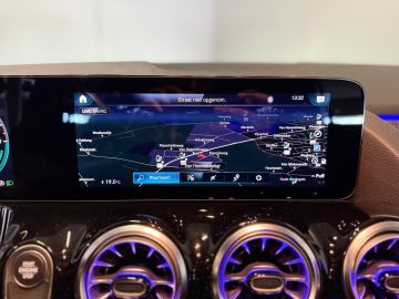 Mercedes-Benz GLA 250e Progressive-BURMESTER-SFEERVERLICHTING-STOELVERWARMING-CAMER