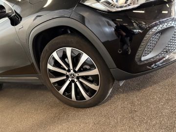 Mercedes-Benz GLA 250e Progressive-BURMESTER-SFEERVERLICHTING-STOELVERWARMING-CAMER