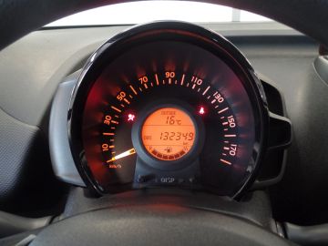 Toyota Aygo 1.0 VVT-i x-fun Airco, Elek ramen, Centrale vergrendeling op sleu