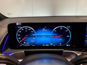 Mercedes-Benz EQB 250+ 7 Persoons 71 kWh SOH 99%-AMG STYLING-PANORAMA-MEMORY-DISTRO
