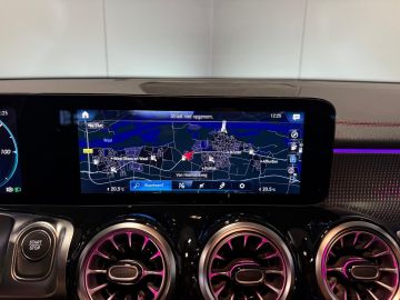 Mercedes-Benz EQB 250+ 7 Persoons 71 kWh SOH 99%-AMG STYLING-PANORAMA-MEMORY-DISTRO