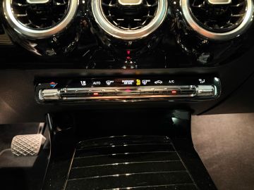 Mercedes-Benz A-Klasse 200 Limousine Business Solution-CAMERA-APPLE CARPLAY-WIDESCREEN-S