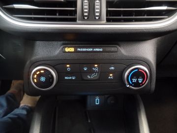 Ford Focus Wagon 1.0 EcoBoost Trend Edition Business Navigatie, Cruise contr