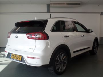 Kia Niro 1.6 GDi Hybrid ExecutiveLine Navigatie, Achteruitrijcamera, Clima