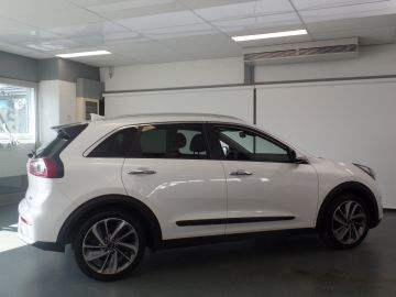Kia Niro 1.6 GDi Hybrid ExecutiveLine Navigatie, Achteruitrijcamera, Clima