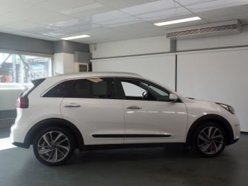 Kia Niro 1.6 GDi Hybrid ExecutiveLine Navigatie, Achteruitrijcamera, Clima