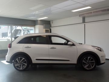 Kia Niro 1.6 GDi Hybrid ExecutiveLine Navigatie, Achteruitrijcamera, Clima