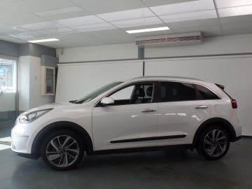 Kia Niro 1.6 GDi Hybrid ExecutiveLine Navigatie, Achteruitrijcamera, Clima
