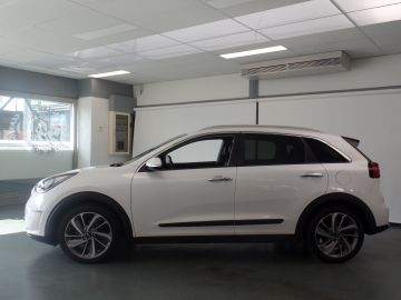 Kia Niro 1.6 GDi Hybrid ExecutiveLine Navigatie, Achteruitrijcamera, Clima