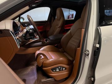 Porsche Cayenne Coupé 3.0e Hybrid KRIJT-SPORT DESIGN-CLUBLEER-PANO-STOELEN 18 VOU