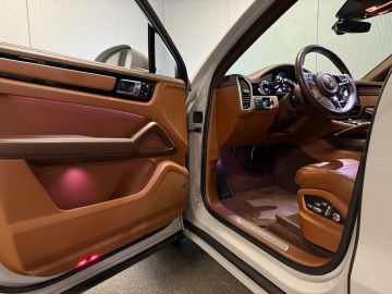Porsche Cayenne Coupé 3.0e Hybrid KRIJT-SPORT DESIGN-CLUBLEER-PANO-STOELEN 18 VOU