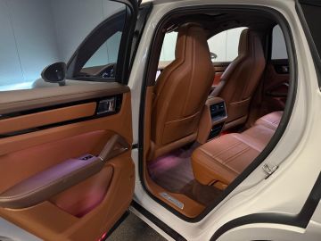 Porsche Cayenne Coupé 3.0e Hybrid KRIJT-SPORT DESIGN-CLUBLEER-PANO-STOELEN 18 VOU