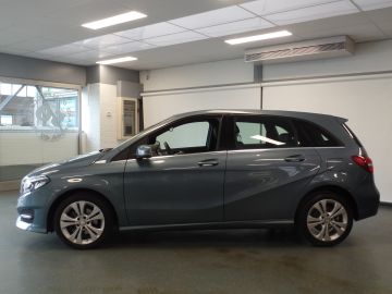 Mercedes-Benz B-Klasse 180 Ambition, Dealer onderhouden!!, Navigatie, Panodak, Clima con
