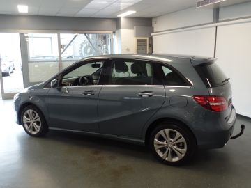 Mercedes-Benz B-Klasse 180 Ambition, Dealer onderhouden!!, Navigatie, Panodak, Clima con