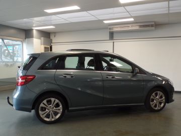 Mercedes-Benz B-Klasse 180 Ambition, Dealer onderhouden!!, Navigatie, Panodak, Clima con
