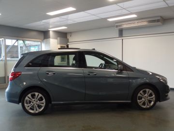 Mercedes-Benz B-Klasse 180 Ambition, Dealer onderhouden!!, Navigatie, Panodak, Clima con