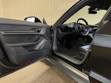 Porsche Taycan Performance 84 kWh 381 PK-WARMTEPOMP-ADAPTIEVE CRUISE-PASM-STOELV