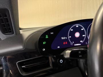 Porsche Taycan Performance 84 kWh 381 PK-WARMTEPOMP-ADAPTIEVE CRUISE-PASM-STOELV