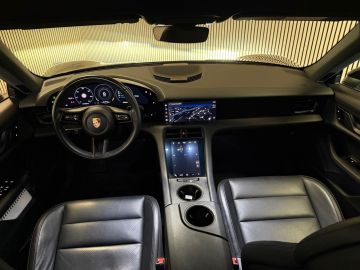 Porsche Taycan Performance 84 kWh 381 PK-WARMTEPOMP-ADAPTIEVE CRUISE-PASM-STOELV