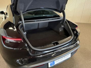 Porsche Taycan Performance 84 kWh 381 PK-WARMTEPOMP-ADAPTIEVE CRUISE-PASM-STOELV