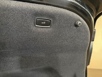 Porsche Taycan Performance 84 kWh 381 PK-WARMTEPOMP-ADAPTIEVE CRUISE-PASM-STOELV