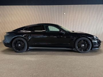 Porsche Taycan Performance 84 kWh 381 PK-WARMTEPOMP-ADAPTIEVE CRUISE-PASM-STOELV