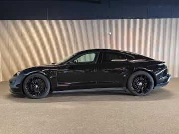 Porsche Taycan Performance 84 kWh 381 PK-WARMTEPOMP-ADAPTIEVE CRUISE-PASM-STOELV