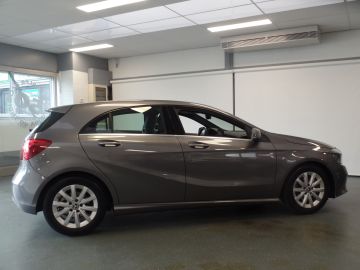 Mercedes-Benz A-Klasse 180 Business Solution Navigatie, Achteruitrijcamera, Cruise contr