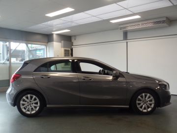 Mercedes-Benz A-Klasse 180 Business Solution Navigatie, Achteruitrijcamera, Cruise contr