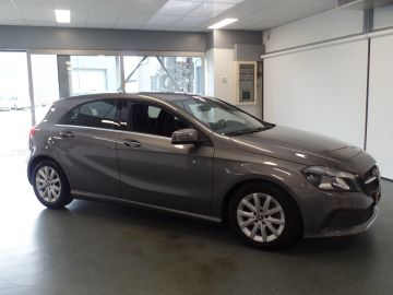 Mercedes-Benz A-Klasse 180 Business Solution Navigatie, Achteruitrijcamera, Cruise contr