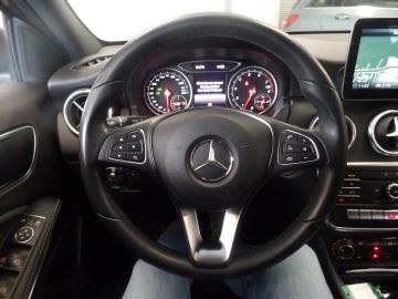 Mercedes-Benz A-Klasse 180 Business Solution Navigatie, Achteruitrijcamera, Cruise contr