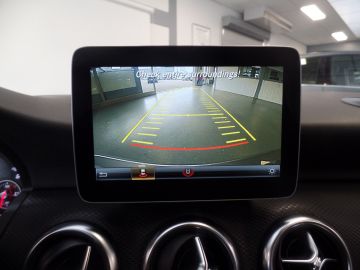 Mercedes-Benz A-Klasse 180 Business Solution Navigatie, Achteruitrijcamera, Cruise contr
