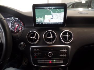 Mercedes-Benz A-Klasse 180 Business Solution Navigatie, Achteruitrijcamera, Cruise contr