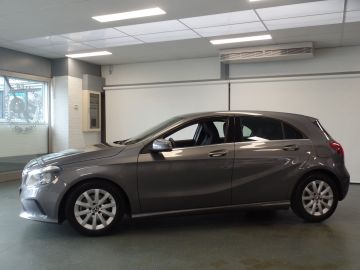 Mercedes-Benz A-Klasse 180 Business Solution Navigatie, Achteruitrijcamera, Cruise contr